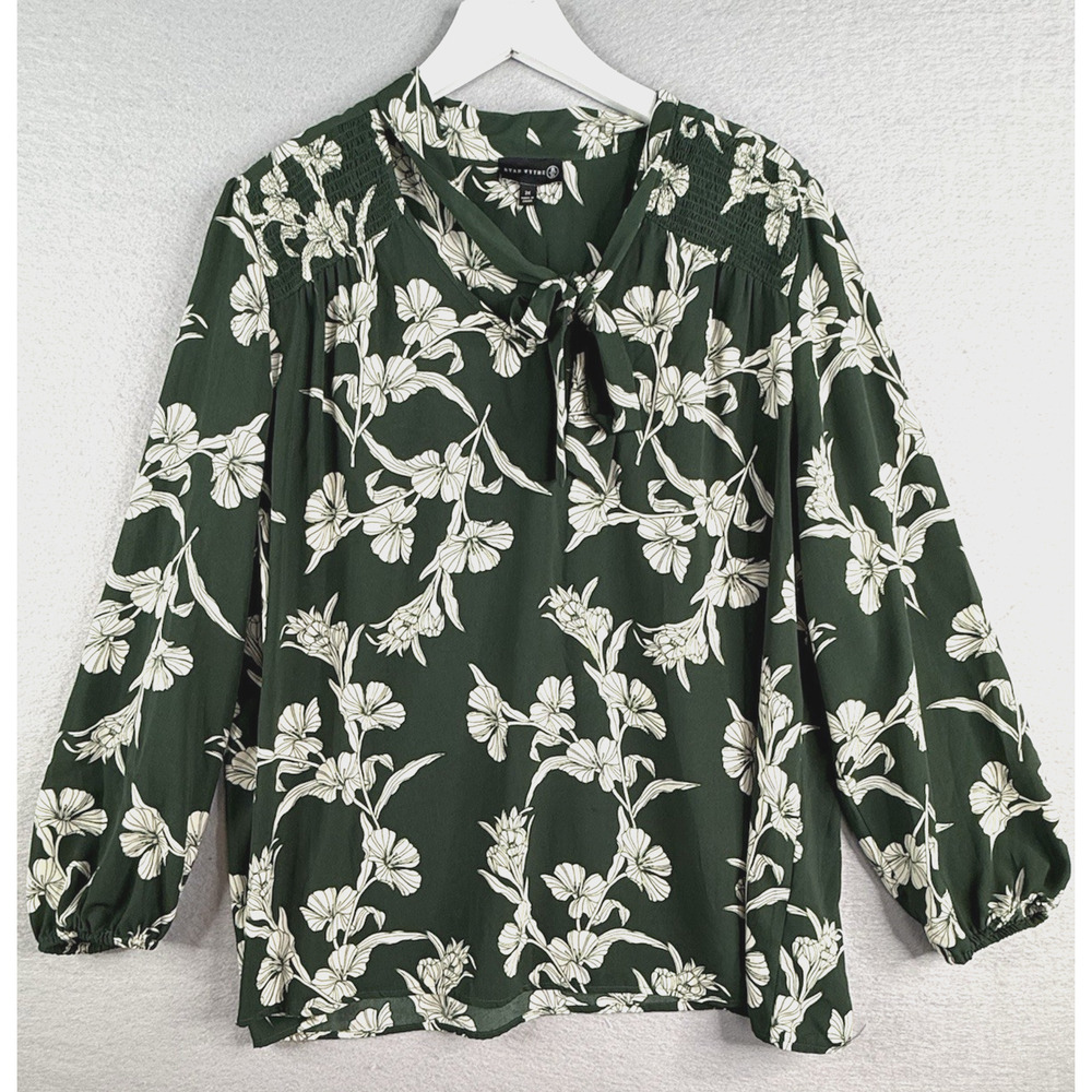 Ryan Wythe Floral Top Sz 2X Green Floral‎ Tie Neck Pussybow Feminine Retro